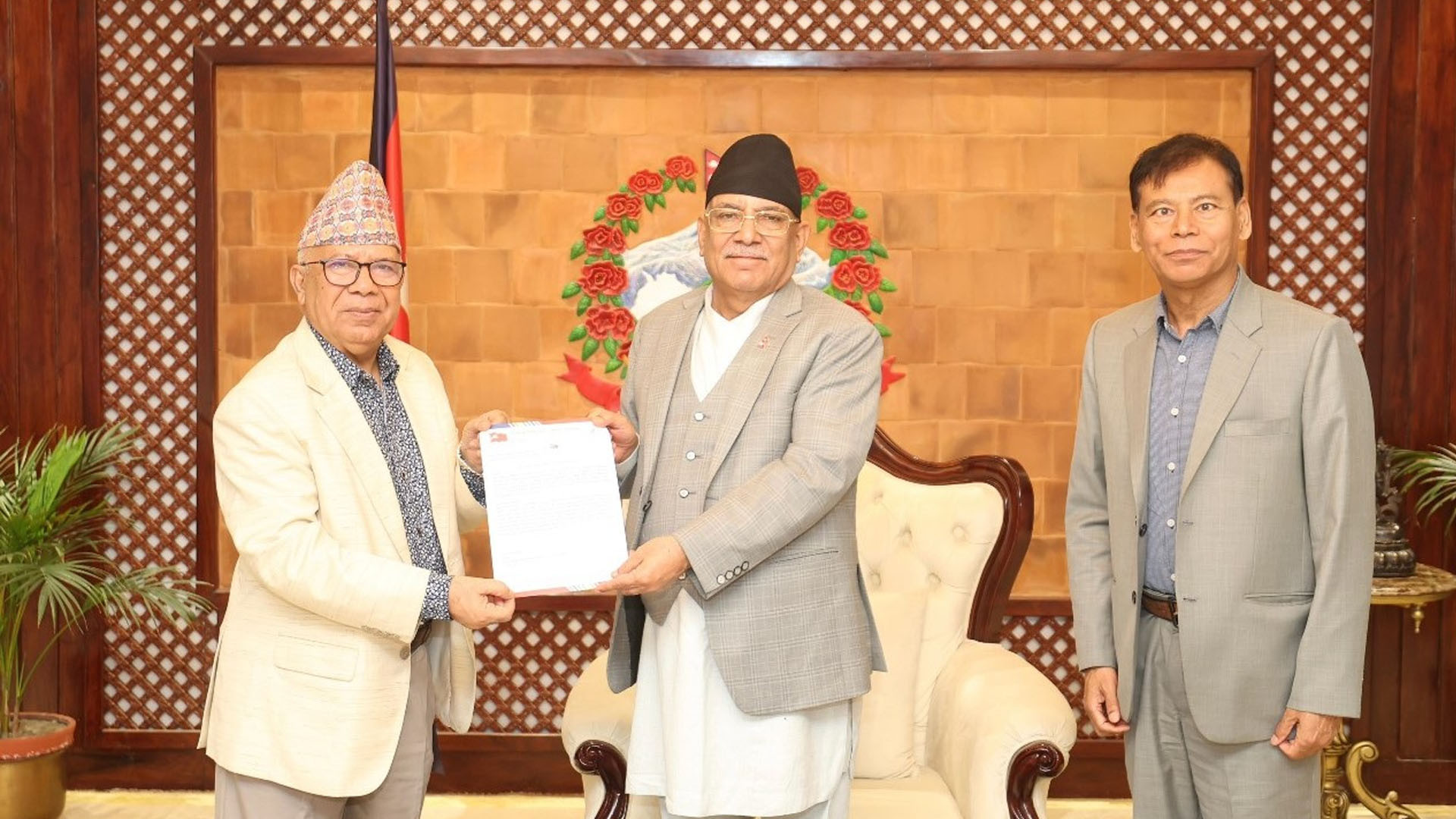 नेकपा एसले गरायो प्रधानमन्त्रीको ध्यानाकर्षण, लचिलो बन्न सत्तापक्षलाई सुझाव